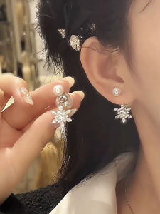 Initial Snow Memory Pearl Snowflake Earrings Dual Wear Design Womens Fashion Jewelry Atmospheric Niche Style Ear Jewelry