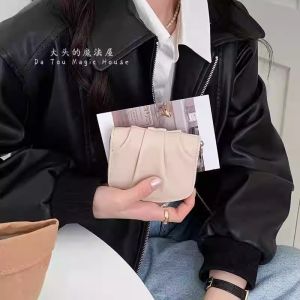 กระเป๋าสตางค์ทรงสี่เหลี่ยมเล็กพับได้สำหรับผู้หญิง กระเป๋าสตางค์แบบพกพาที่มีสไตล์และน่ารัก กระเป๋าสตางค์แบบพับได้สีพื้นอเนกประสงค์สำหรับใส่เหรียญ