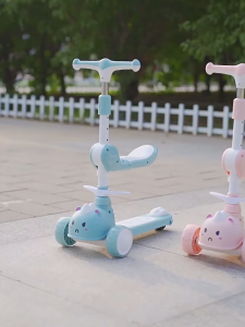 Foldable Children Scooter Child Scooter Motion Flashing 3 Wheels Kids Scooter Adjustable Height with Rear Wheel Brake