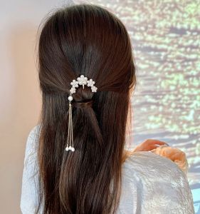 Elegant Modern Pearl Tassel Hairpin: A Women's Bun Hair Styling Tool