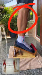 แท่นยืดเส้น อเนกประสงค์ ผ่อนคลายกล้ามเนื้อน่อง แท่นไม้ฉำฉา พืนแผ่นเดียวหนา 1 นิ้ว กว้าง 26ยาว 29cm.