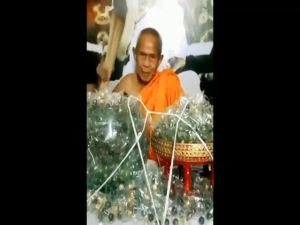 ถุงปรอทกรอสิงห์โหมนพระกาฬ รุ่นแรก หลวงปู่น้อย ธมฺมธโร ซีลเดิมแกะลู่นเนื้อลู่นเลข รายการ 1-7