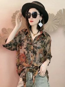 เสื้อเชิ้ตแขนสามส่วนสำหรับฤดูร้อนเสื้อเชิ้ตลายดอกสำหรับคนตัวเล็กนิยมในคนกลุ่มหนึ่งแบบบางผ้าลินินมีดีไซน์ชายเสื้อผูกโบว์แบบใหม่