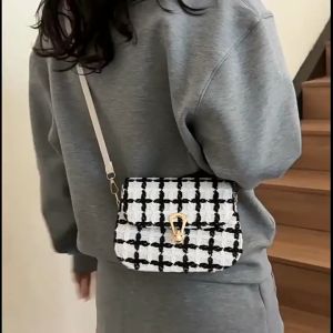 Tas Bahu Wanita Tas Selempang Wanita Import Fashion Tas Sling Bag Wanita Terkiniian Cantik- BAO114