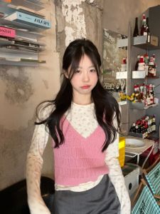 ชุดเสื้อยืดลายดอกไม้สไตล์เกาหลีสำหรับผู้หญิง ชุดเสื้อถักแขนกุดสองชิ้น เสื้อชั้นในด้านใน เสื้อผ้าทำงานสไตล์เกาหลี