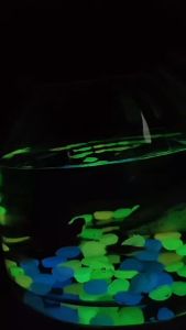 200pcs Artificial Glowing Stones Artificial Luminous Pebbles for Aquarium Fish Tank Sidewalk Decor