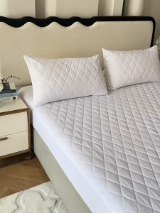 (SG STOCK) Quilted Waterproof Mattress Protector Fitted Bedsheet Soft Breathable Anti Bacterial Machine Washable