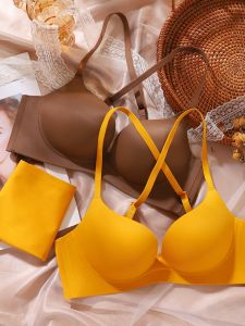 Seamless Strapless Bra Set for Young Women Nylon Material U-Shape Design Gathered Chest One-Piece Cross Band Soft No-Rim Bra