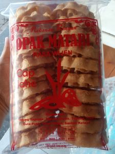Opak Matari Rasa Wijen Kue (Makanan Ringan) Kembang Goyang Khas Blitar