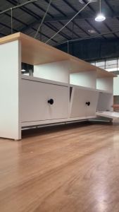 Kệ Tivi Màu Trắng 3 Cánh Sole Thương Hiệu SIB Décor TV88