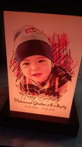 Lampu Tidur Sketsa Wajah Custom: Hadiah Abadi untuk Ulang Tahun, Anniversary, dan Wisuda