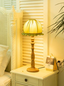 โคมไฟโต๊ะสไตล์ย้อนยุค สีเขียว ไม้แท้ บรรยากาศห้องนอน โคมไฟตกแต่งสไตล์ชาติพันธุ์อเมริกัน โคมไฟ LED ควบคุมด้วยสวิตช์ไฟฟ้า