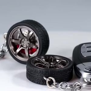 Car Wheel Keychain Small Tire Rim Keyring with Brake Disc Automotive Key Chain Car Guy Gift Car Wheel KeychainV