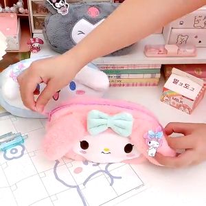 Pencil Case Kartun Sanrio Comel Kuromi Cinnamoroll My Melody Plush Besar Kapasiti Sanrio Plush Pencil Case Kuromi Melody Ins Japanese Girl Large Capacity Pencil Box 三丽鸥库洛米玉桂狗美乐蒂可爱毛绒笔袋ins日系女孩大容量文具盒 H271