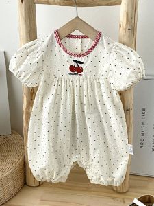 ชุดเดรสผ้าฝ้ายหรูหราสําหรับฤดูร้อนพร้อมแขนสั้นและดีไซน์ไม่สมมาตร เหมาะสําหรับสวมใส่กลางแจ้ง