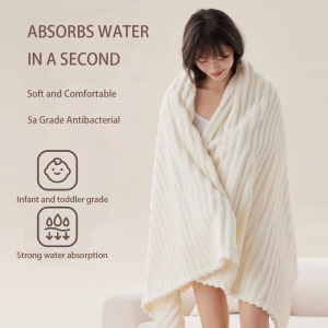 Japanese-Style 70x140cm Coral Fleece Bath Towel: A Super Absorbent Quick-Drying Household Essential