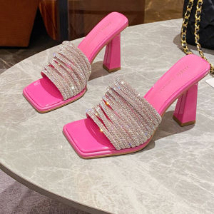 รองเท้าแตะส้นสูงหัวเหลี่ยมสำหรับผู้หญิงในช่วงฤดูร้อนปี 2025 รองเท้าแตะส้นหนาแบบสวมสบายสำหรับกลางแจ้ง