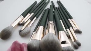 Professional Makeup Brush Set 14-Piece with Green Accents and Soft Synthetic Bristles
