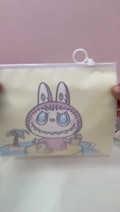 Pouch Zipper Lucu Karakter Labubu Bahan PVC UK 15x5x1cm – Tempat Pensil / Makeup Jakartapackaging