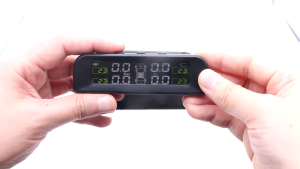 ระบบการตรวจสอบแรงดันยางรถยนต์พลังงานแสงอาทิตย์แบบไร้สายระบบการตรวจสอบแรงดันยางรถยนต์ที่มี4เซ็นเซอร์ภายนอกแสดงเวลาจริงบนหน้าต่าง22-87 PSI สำหรับรถยนต์ซีดานไฟ SUV MPV RV