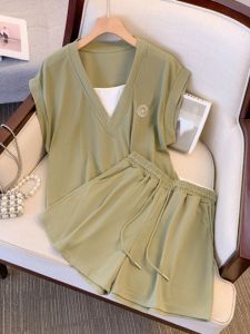 Casual Large Size Two-Piece Set for Women No Sleeves Oversized Slimming Sporty Suit with Shorts V-Neck Pullover