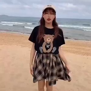 Mrs.huang shop ชุดเซต2ชิ้น เสื้อยืดลายหมี+กระโปรงลายสก๊อต สไตล์แนวหวานใส่น่ารัก มี6ไซด์พร้อมส่งค่ะ