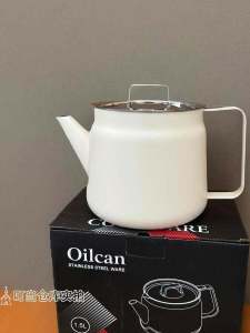 Anti-Fall Creamy White Oil Bottle 304 Stainless Steel Oil Tank with High Aesthetic Filter Oil Tool for Kitchen Storage