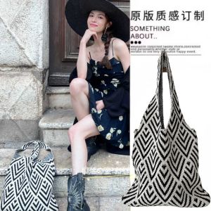 Japanese Stelu Zhong Chuxi Same Style Black and White Minimalist Woven Bag Womens Contrast Color Large Capacity Casual Shoulder Handbag
