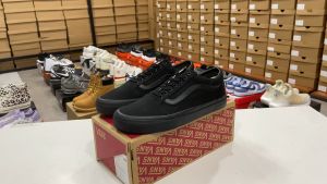 Vans Old Skool OG Style 36 รองเท้าด้วยสีดำล้วน รองเท้ากีฬา หุ้น ผ้าใบชาย และหญิง กล่องผ่าตัดเสริมสร้างความสวยงาม
