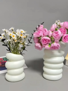 Modern Spiral Vase PP Plastic Flower Holder Lightweight Decorative Vase for Home Table Decor
