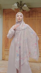 [BUY 3 GET 1 FREE HIJAB] HIRA - Hijabwanitacantik - Segiempat Apple Scarf Standart & Jumbo | Hijab Premium | Dengan Lasercut Seamless
