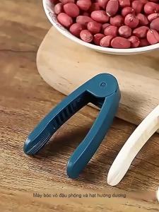 【D】Multifunction Peanut Crackers Nut Peeling Tool with Clip Badam Shell Opening Peeler Mouth Gag Kitchen Essential