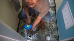 KAWAT SPIRAL ALAT ANTI TERSUMBAT SUMBAT PEMBERSIH SALURAN PIPA PEMBUANGAN SALURAN AIR WC CLOSET TOILET SINK CUCI PIRING WASTAFEL MAMPET MAMPAT AUGER PIPE PLUMBING DRAIN CLEANER OPENER SPRING WIRE ROD AUGER SNAKE 10 METER 10M 10 M