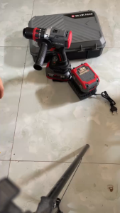 Máy khoan pin -Máy khoan pin Bluemax động cơ không chổi than - Dùng pin Makita chân phổ thông 4cm - Đầu Autolock viền đỏ lᴏại 1