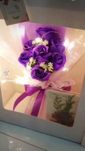 sét bó hoa hồng sáp 7 bông tặng kèm túi giấy + đèn nháy + thiệp hoa khô 8/3