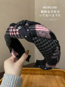 Moonland หมวกคล้องหัวผ้าขนสัตว์ลายสก็อตสไตล์ฤดูใบไม้ร่วง/ฤดูหนาวสำหรับผู้หญิง ดีไซน์ใหม่ ขอบกว้าง ทำให้ใบหน้าดูเล็กลง