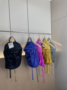 กระเป๋าเป้สะพายหลังผ้าไนลอนน้ำหนักเบาสำหรับเดินทางแบบลำลอง ความจุขนาดกลาง วัสดุอื่นๆ กระเป๋าเป้สะพายหลังแบบลำลองสำหรับเยาวชน