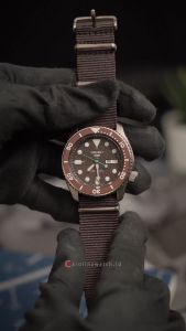 Jam Tangan Pria Seiko 5 Sports SRPD85K1 Automatic Brown Dial Brown Nylon Band