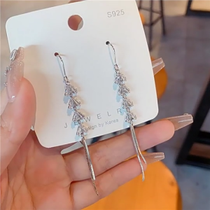 Bông tai thu đông sang chảnh PO833.45803 - bông tai vàng dài nữ bông tai nữ hàn quốc đi tiệc phụ kiện trang sức nữ bông tai vàng kiểu đeo bông bông tai cho bé gái bông tai thời trang BSTKD - [NaLa Shop]