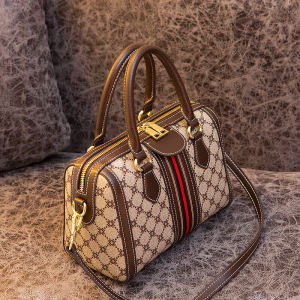 Luxury Large Capacity Pillow Shaped Leather Handbag Womens Crossbody Bag Business OL Style Single Shoulder Soft Handle Bag