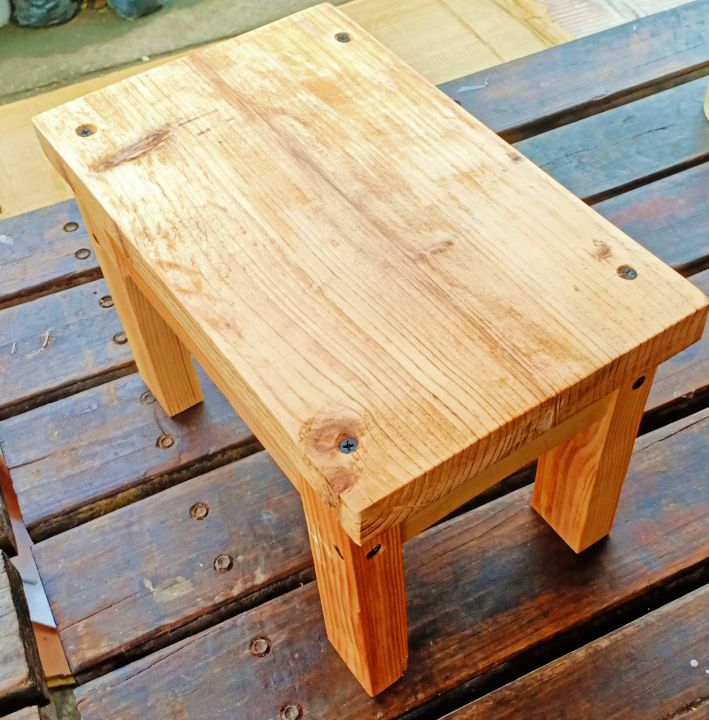 Small plant pad from solid wood/pinewood