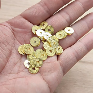 Túi 50 đồng xu vàng may mắn trang trí tạo hình phong thuỷ trang trí bàn thờ của hàng chiêu tài lộc