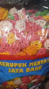 KERUPUK MENTAH J-B MAWAR MINI WARNA WARNI 500GR/KERUPUK SEBLAK MAWAR MINI WARNA WARNI/KERUPUK MENTAH RASA BAWANG SEBLAK