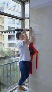 Giá phơi quần áo treo tường Có thể thu vào Tiết kiệm không gian Vòng xoay Móc đơn giản cho phòng giặt ban công