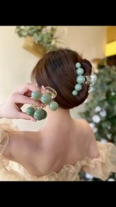 Good luck befalls! Korean Green Pearl Hair Clip Fashion Big Curly Claw Hair Clip 2024 New Fashion Womens Hair Accessory Headwear