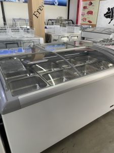 [ลดราคาพิเศษ] ตู้แช่เนื้อ รุ่น SNC-0435 พร้อมถาดสแตนเลส + อุปกรณ์แช่เนื้อ ½ = 8 ถาด จาก SANDEN INTERCOOL 14.4Q / ติกสติ๊กเกอร์