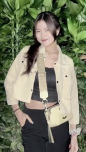 Elfaras Fashion: Jaket Trucker Wanita Polos & Bahan Canvas Berkualitas