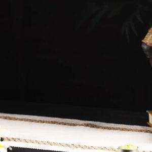 ้เชิงเทียนช้างคู่สไตล์เอเชียตะวันออกเฉียงใต้ เชิงเทียนไม้แกะสลักทรงวินเทจ  เชิงเทียนตกแต่งสถานที่ เชิงเทียนประดับ เชิงเทียนอุปกรณ์ประกอบฉาก