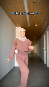 Setelan Ruby Crinkle: Baju Setelan Wanita Terbaru 2022 yang Viral