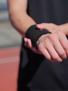 Băng Cổ Tay Thể Thao LI-NING 3D Thấm Mồ Hôi Thoáng Khí Bảo Vệ Cổ Tay LINING Phù Hợp Tập Gym Bóng Rổ Cầu Lông Tennis